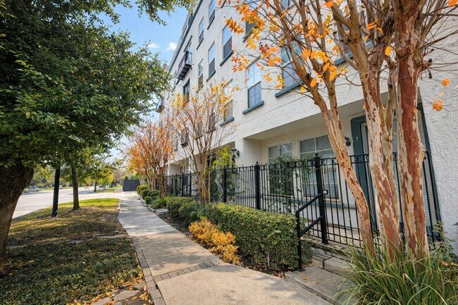 2216 Chenevert St Unit 6