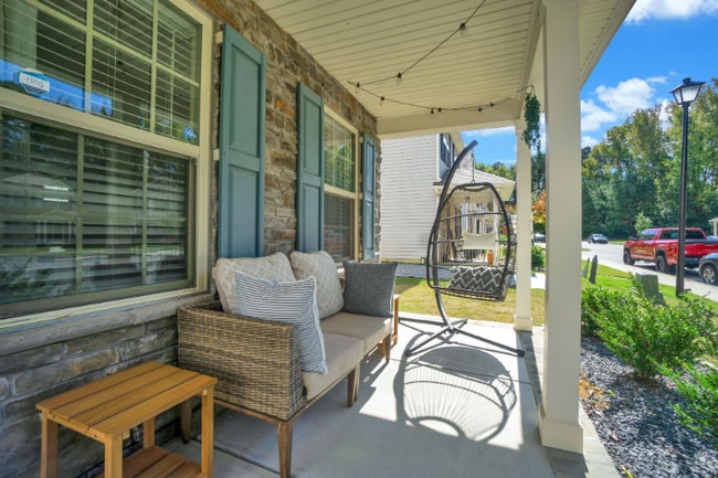 Photo - 565 Stockton Way