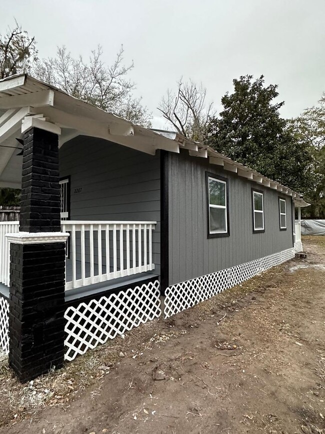 Photo - Fully Renovated 3/1 Single Family House Available for Immediate Rent!