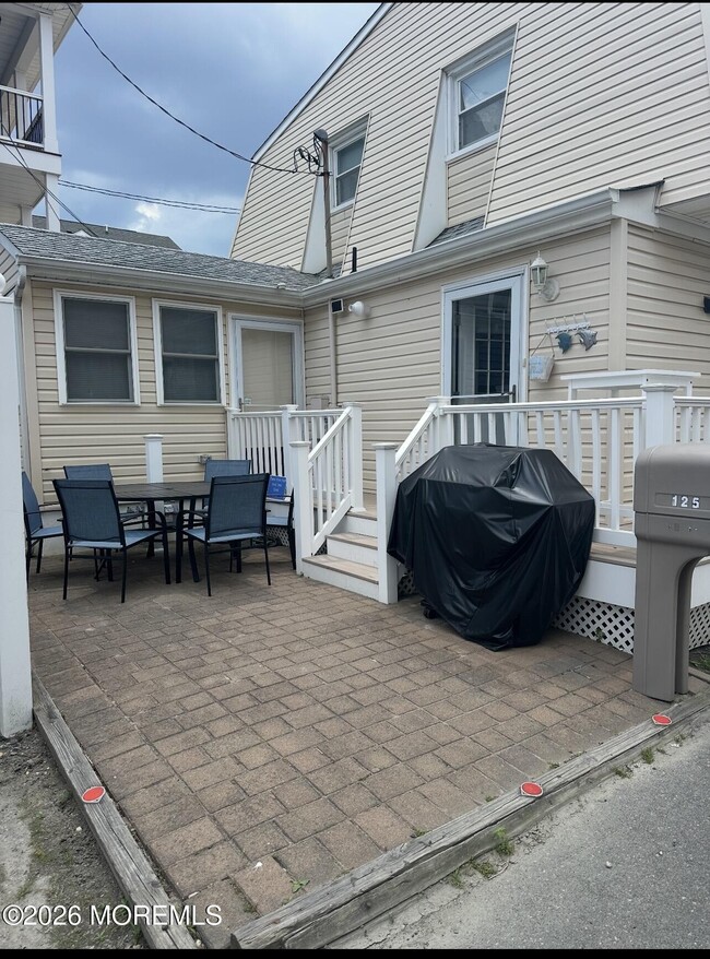 Photo - 125 Throssell Rd