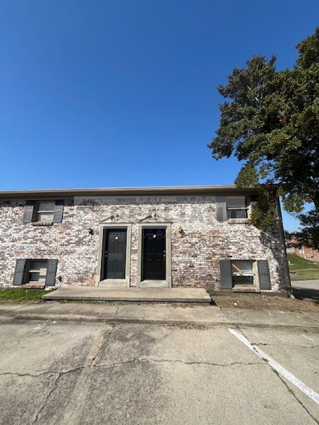Building Photo - 1646 Foxhaven Dr Unit 1