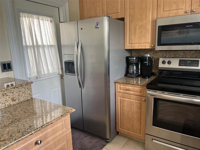 Photo - 1221 SE 3rd St Unit 3