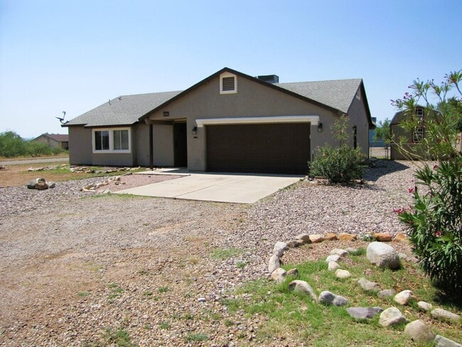 Photo - 3BR/2BA/2CG, 1519 sq.ft on half acre in Huachuca City, AZ