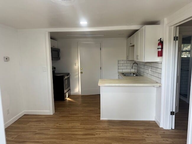 Photo - Recently Renovated 1/1 Cozy cottage with water included**