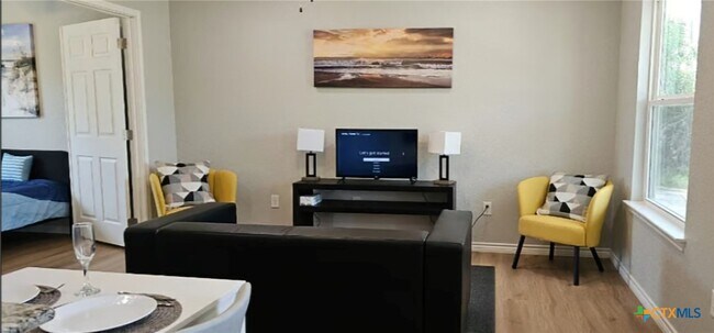 Photo - 1701 Sycamore St