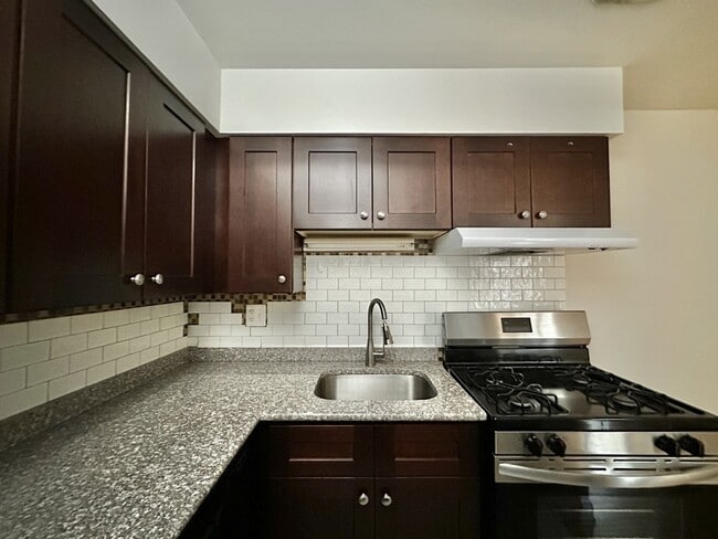 Photo - 3710 N Pine Grove Ave Unit 804