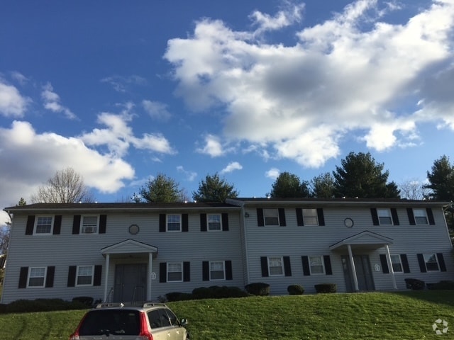 Building Photo - 7 Ivy Ct Unit 7 Rental