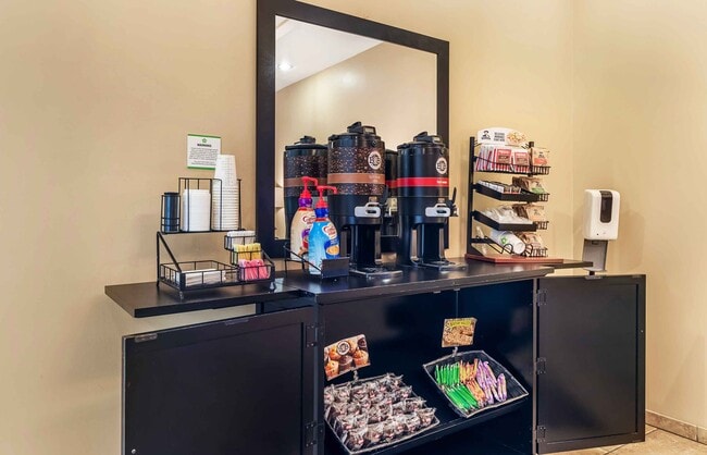 Photo - Furnished Studio-Bakersfield - Chester Lane
