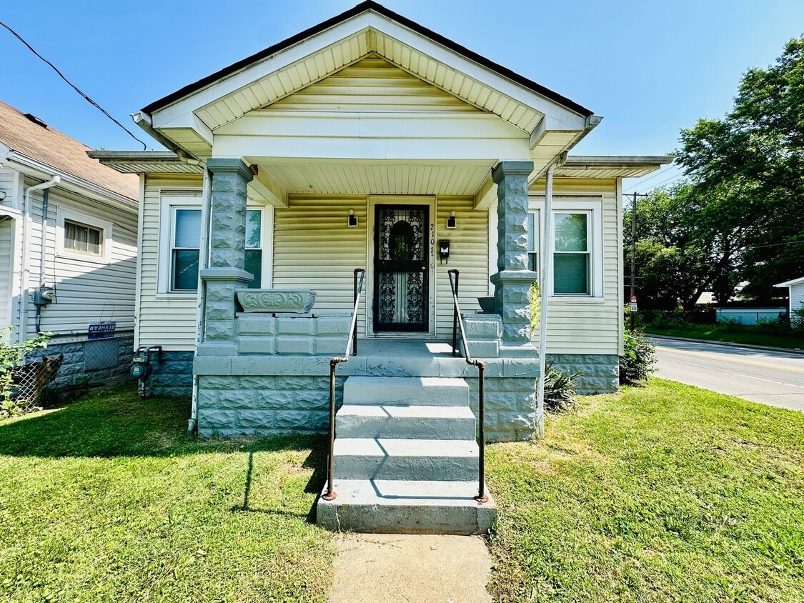 Adorable 2 bedroom home with two living ar... - Adorable 2 bedroom home with bonus room- S...
