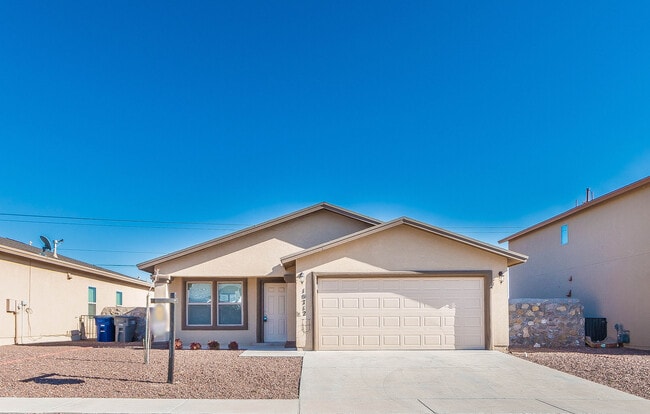 Charming 3 bedroom, 2 bath home in Northea... - Charming 3 bedroom, 2 bath home in Northea...