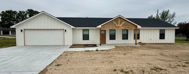 Photo - 765 N Kansas St