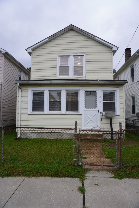 Building Photo - 210 Center St Rental