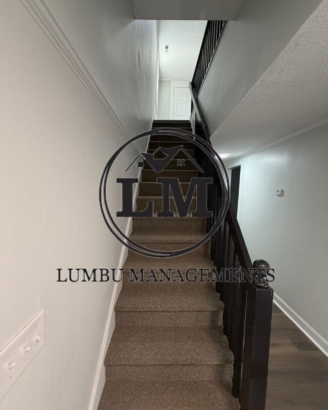 Photo - 414 E Morehead St