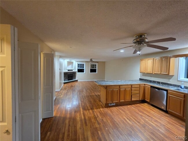 Photo - 235 Maple St