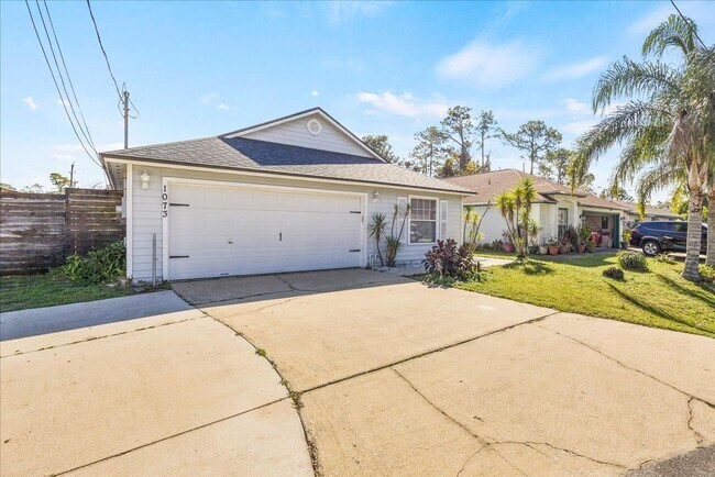 Photo - 1073 Stocks St