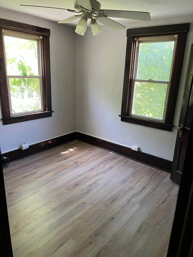 Photo - 749 Hampshire Ave