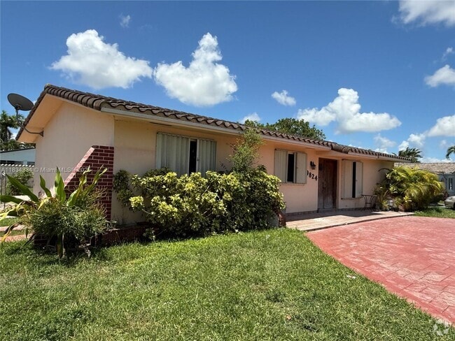 Building Photo - 9824 SW 26th Terrace Unit 1-2 Rental