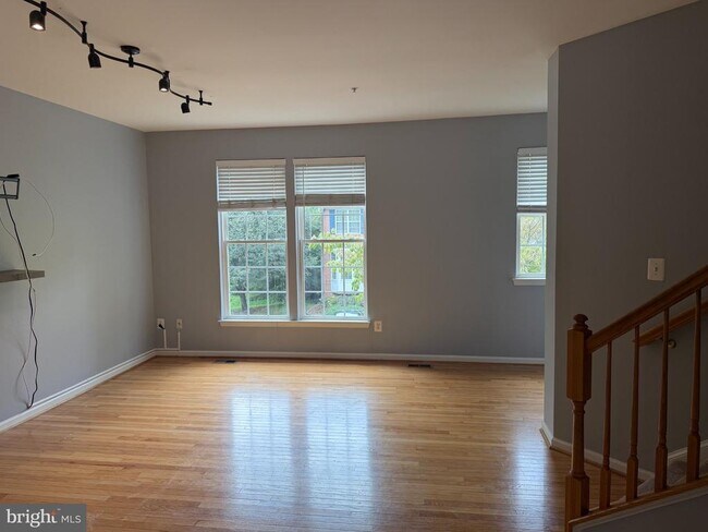 Photo - 3624 Singleton Terrace