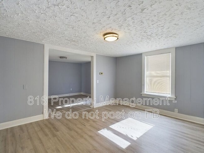 Photo - 1127 S Hocker Dr