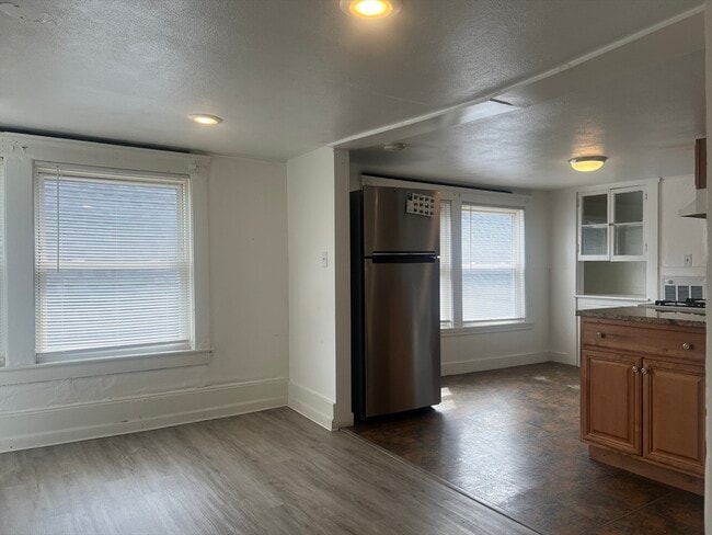 Building Photo - 33 Cherry St Unit 3 Rental