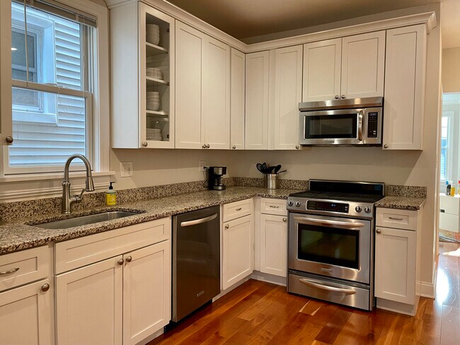 Photo - 2721 N Marshfield Ave Unit 1