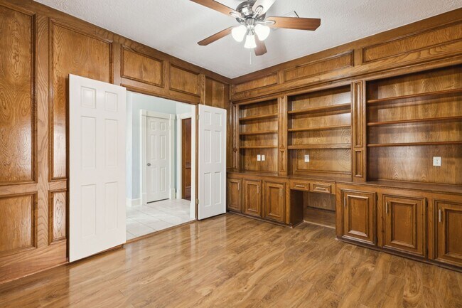 Photo - 14819 Walbrook Dr
