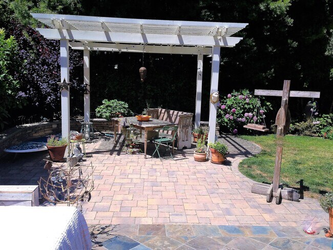 Photo - 1069 Cherry Ave