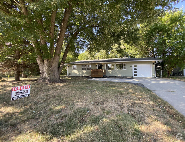 Building Photo - 1013 S Sycamore Ave Rental