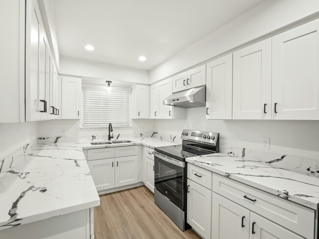 Building Photo - 2126 N Glenn Ave Unit 2126