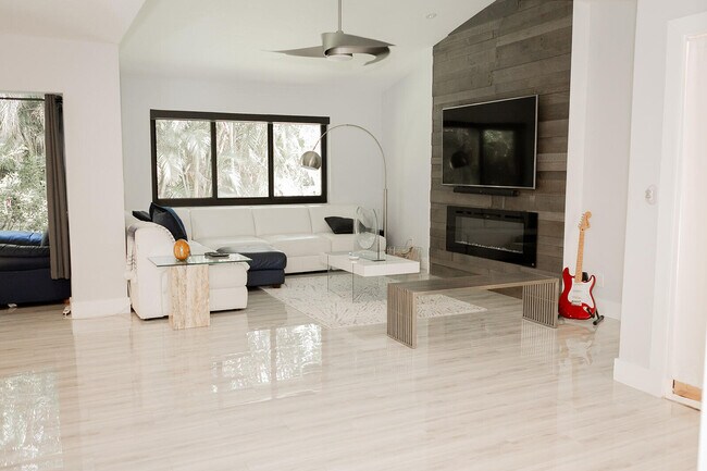 Photo - 5700 Coach House Cir