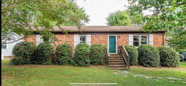 Building Photo - 3225 Hollyglen Ct