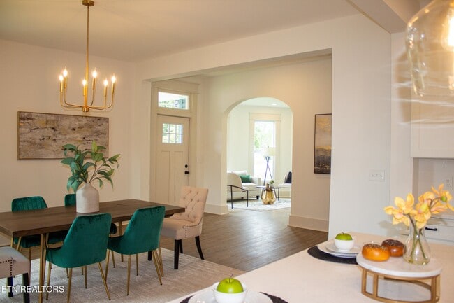 Photo - 570 Monroe St