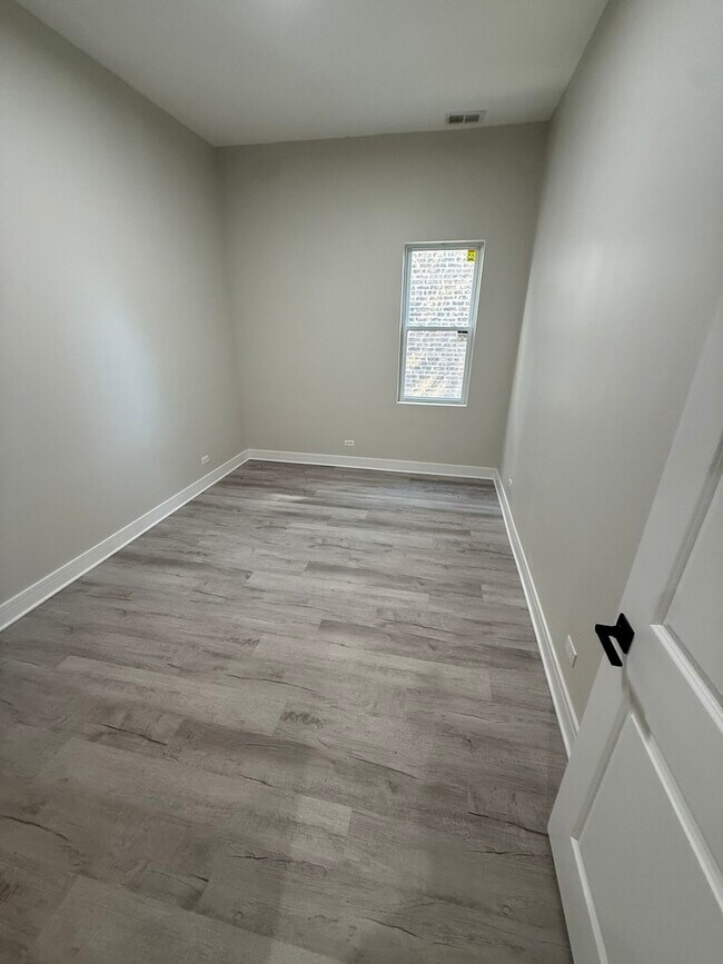 Photo - 2933 W Lexington St