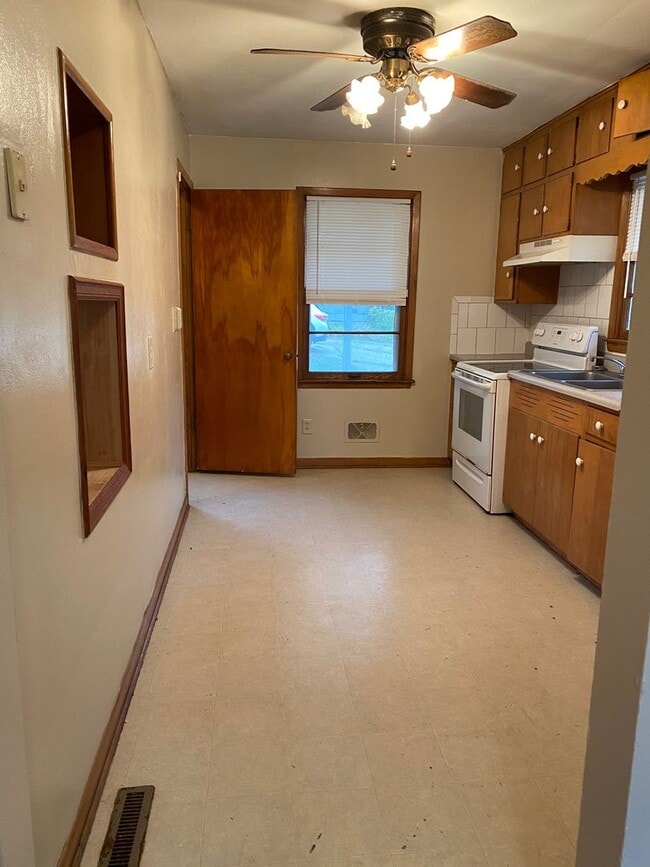 Photo - 10606 Kentucky Ave