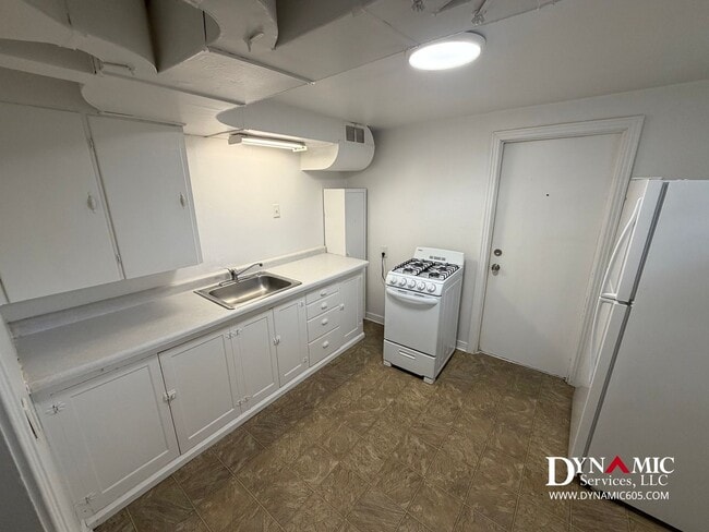 Building Photo - 516-518 W 16th St Unit Apt. 3