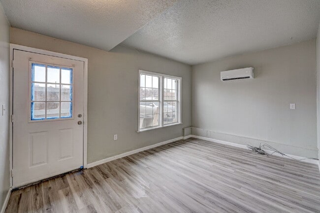 Photo - 1 Bedroom/1 Bathroom Available Now! Unit C