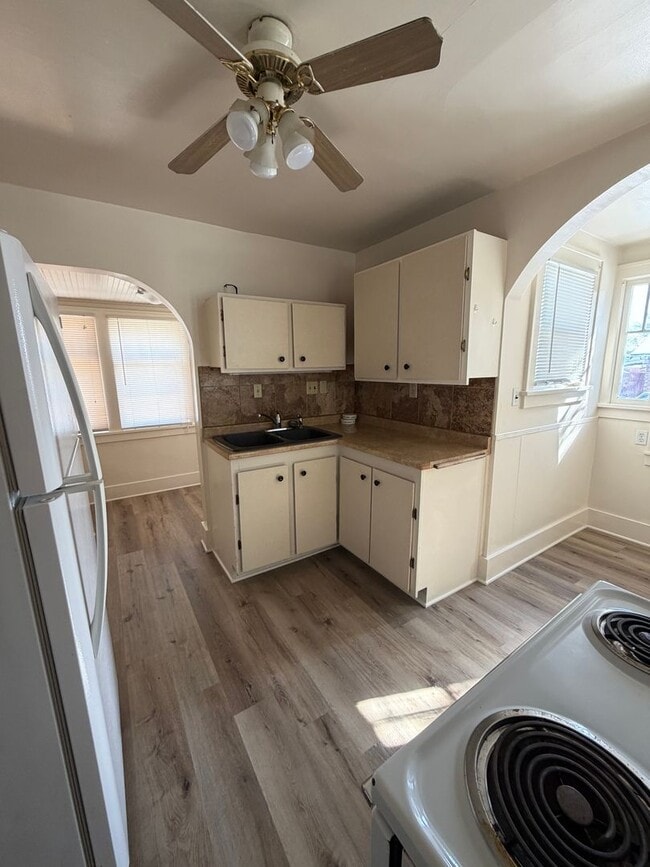 Photo - Large 3 bed 2 bath located close to downtown