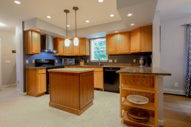 Building Photo - 1180 N Rd