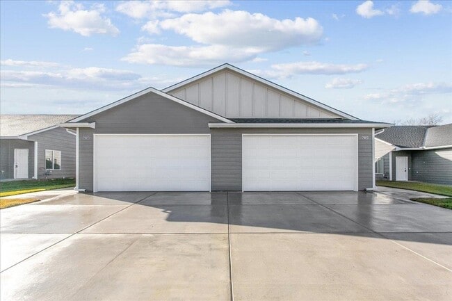 Building Photo - 2933 S Bunker Hl Dr