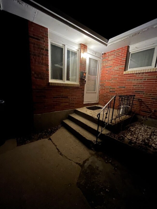 Building Photo - Charming duplex - 2bedroom, 1 bath