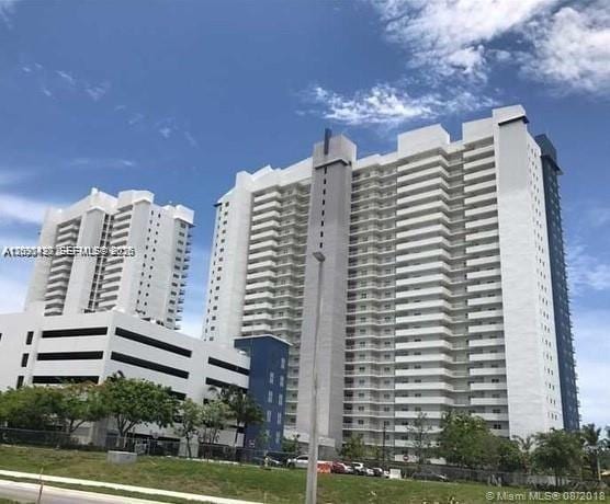 Building Photo - 14951 Royal Oaks Ln Unit 1104
