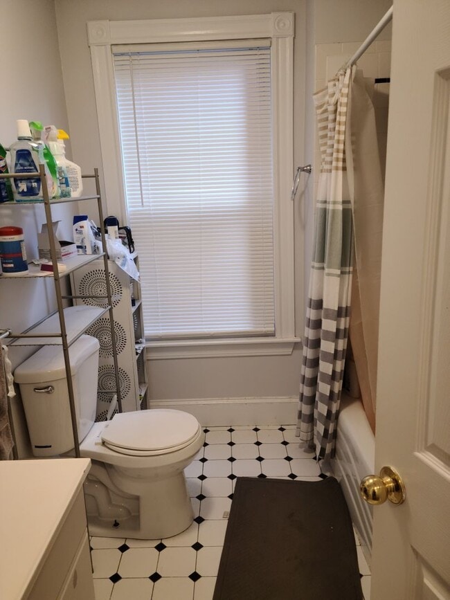 Photo - Central Square - Central AC - Updated - On site Laundry - Bike Storage Unidad #2