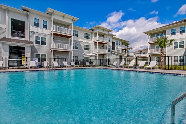 Building Photo - Exchange Orange Park Rental