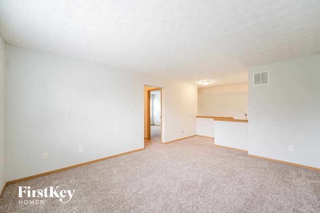 Photo - 8333 Mira St