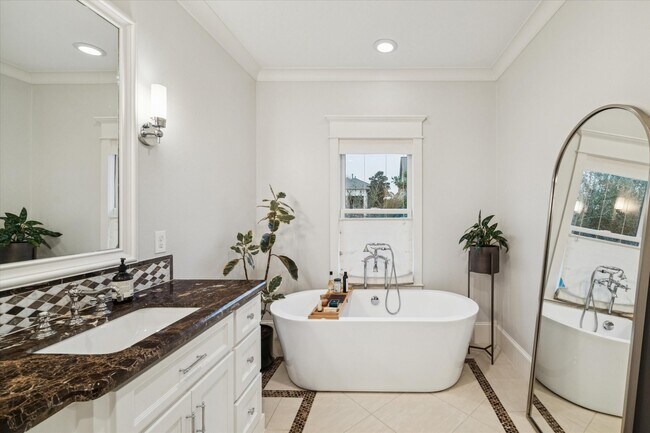 Photo - 1030 Waverly St