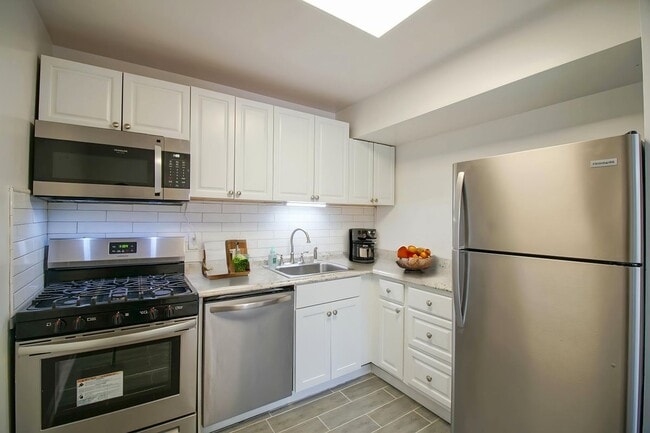 Photo - 6 Canterbury Square Unit 301b