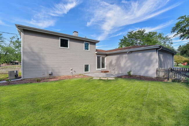 Photo - 5S480 Campbell Dr