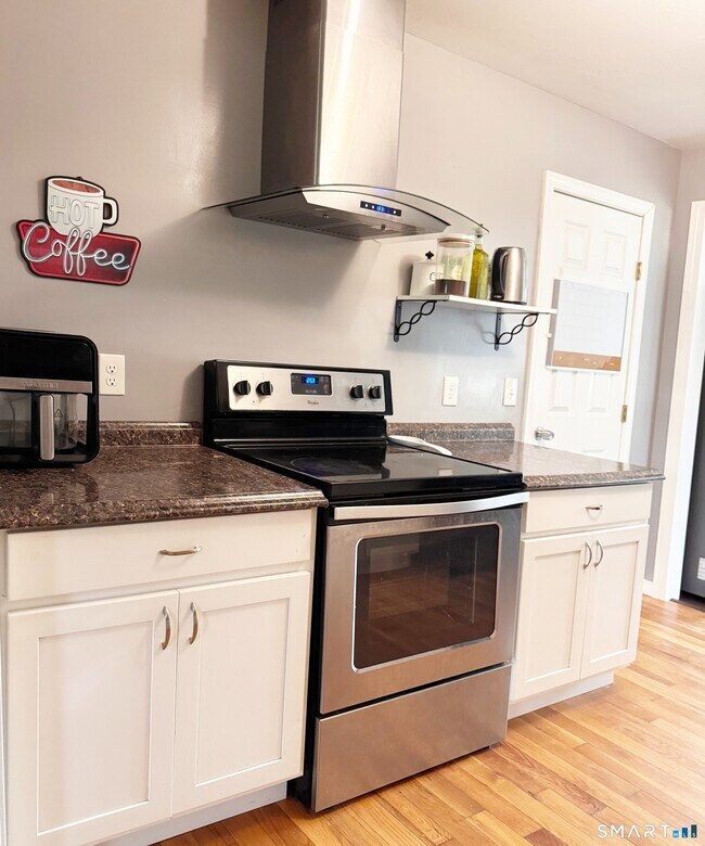 Photo - 124 Morningside Dr W
