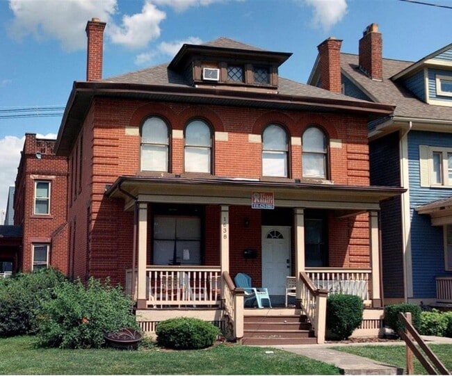 Photo - 1638 Summit St