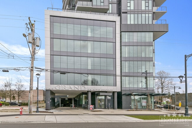 Photo - Modern 1 Bed + Den Condo in Surrey City Centre with Premium Amenities Unit 3901